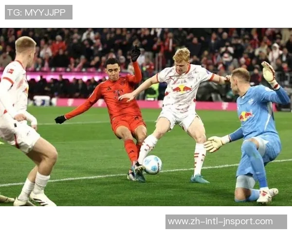 姆伯莫回忆曼联球迷热情并强调三叉戟仍需提升的关键点 姆伯莫回忆曼联球迷热情并强调三叉戟仍需提升的关键点