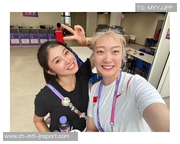 李梦分享中秋团圆美照祝福大家共度佳节快乐时光