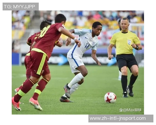 英格兰队今日训练迎来U20小将莱西塞缪尔坎贝尔强势加盟