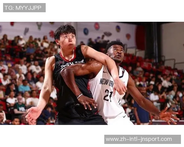 杨瀚森在比赛中掩护和传球速度较慢但节奏略快于克林根