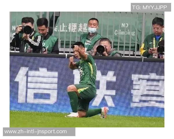 国安球员半场后展现斗志防守问题依旧是最大短板 国安球员半场后展现斗志防守问题依旧是最大短板