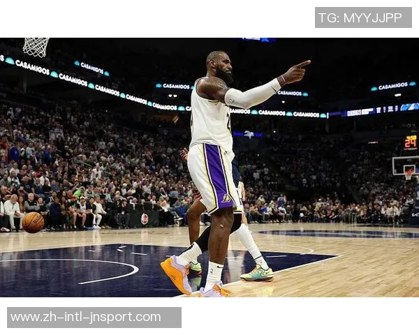 詹姆斯在大将军节目中假装受伤引发续约合同争议湖人态度成焦点