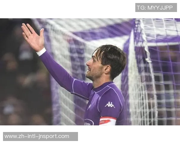 库普梅纳斯传中被扑后图拉姆紧随其后射门再遭门将拒绝 库普梅纳斯传中被扑后图拉姆紧随其后射门再遭门将拒绝