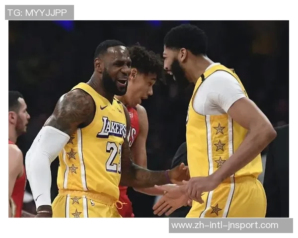 湖人近期表现低迷并非东詹责任缺乏攻防兼备球员与大个子成隐忧