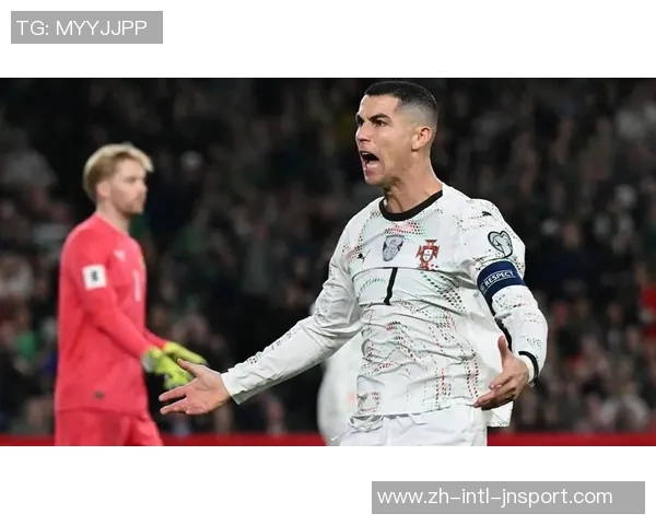 C罗与爱尔兰恩怨再起四年前挥手打人今肘击染红被罚下